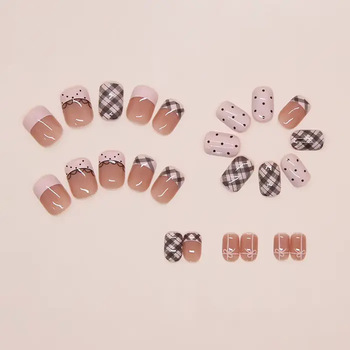 24 faux ongles courts carrés roses avec colle