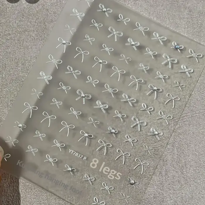 Autocollants pour ongles exquis en forme de mini-nœuds