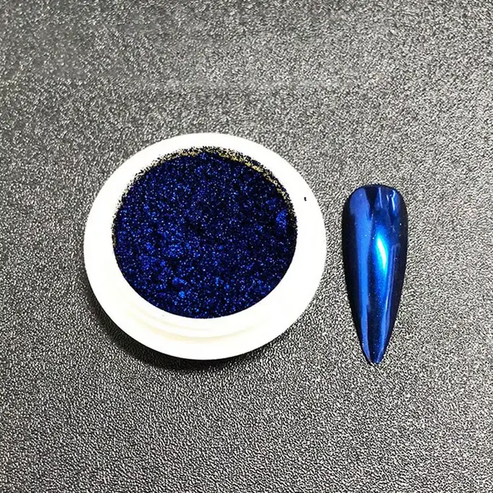 Poudre à ongles chromée effet miroir métallique