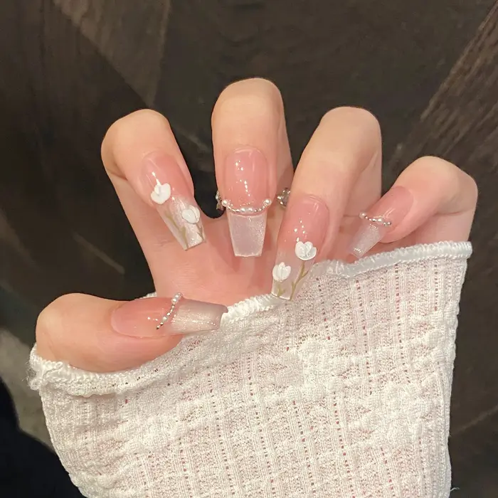 Patchs pour faux ongles tulipe peints à la main