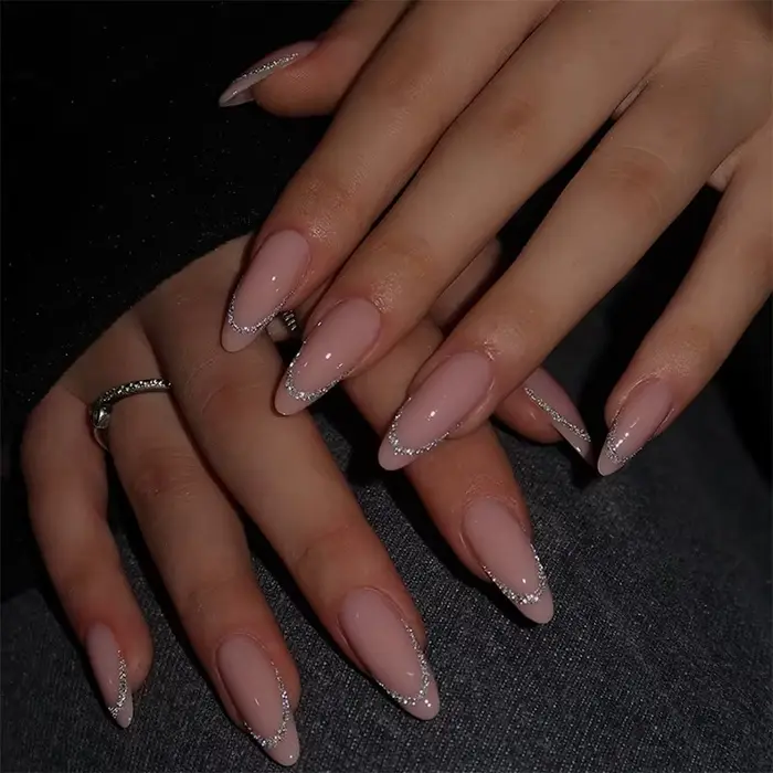 Faux ongles courts en forme d'amande, couleur chair, pointes françaises blanches, patchs portables p