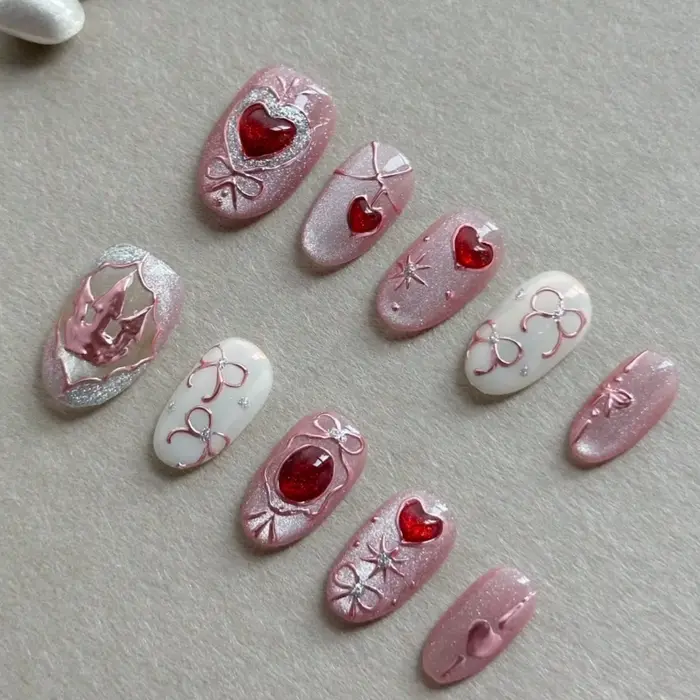Dix faux ongles ovales élégamment pressés à la main, avec un charmant motif cœur 3D rose et blanc, p