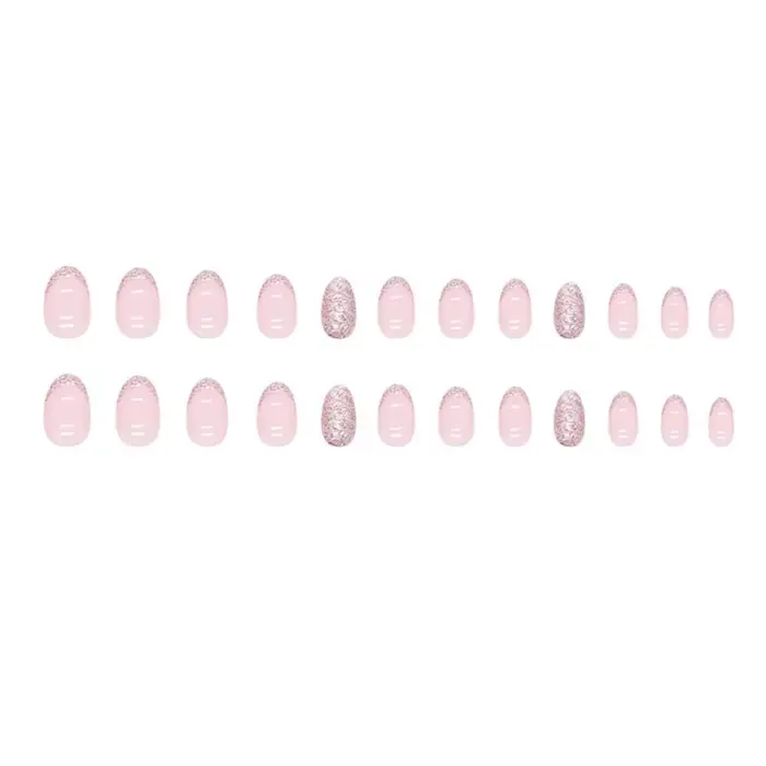 Faux ongles pailletés à base d'amande pour femme