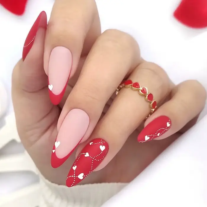 24 faux ongles rouges mats en amande à presser, motif cœur et rayures, style French manucure, brilla