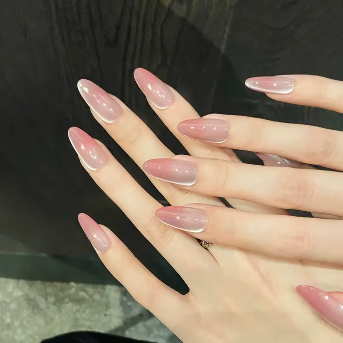 Presse rose faite à la main sur les ongles Simple Cateye ovale longueur moyenne portable faux ongles