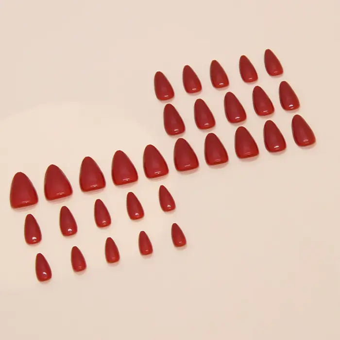 Faux ongles noirs brillants