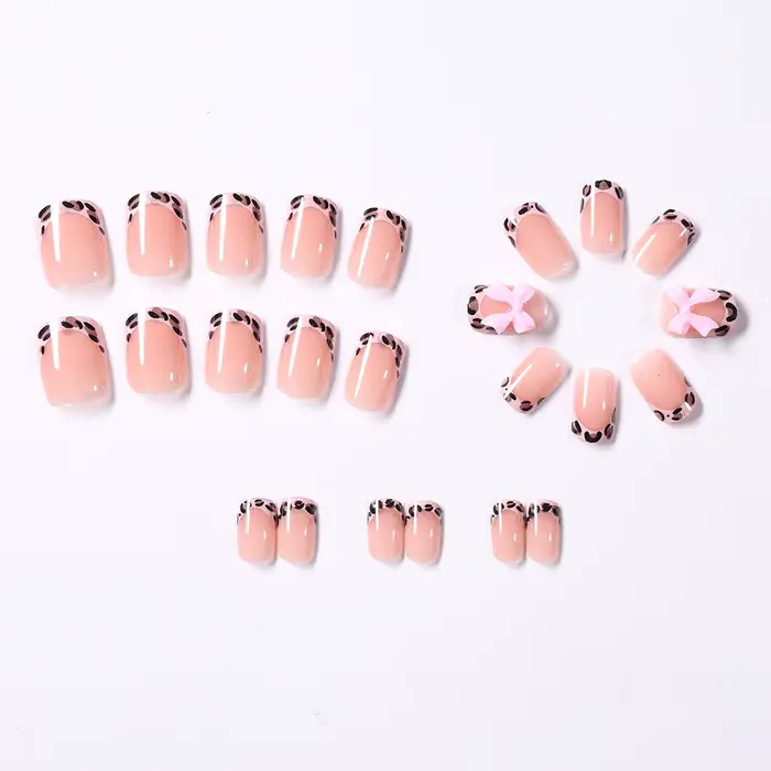 24 faux ongles dorés ondulés marron à motifs floraux avec strass et perles, forme amande, à presser,