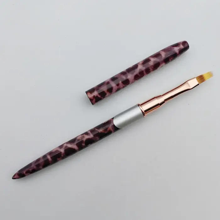 Brosse à ongles avec manche léopard