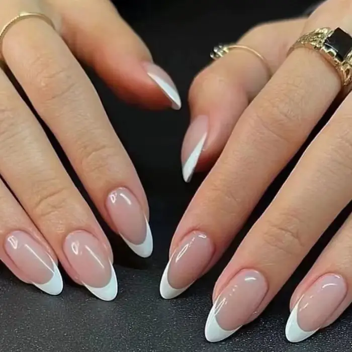 24 pièces d'ongles minimalistes français courts avec 1 gelée et 1 lime à ongles