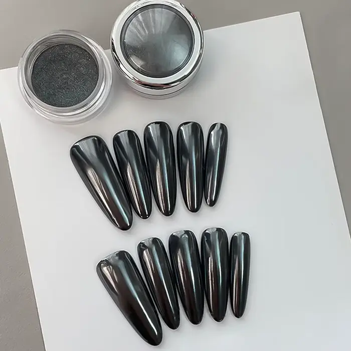 Poudre à ongles chromée noire brillante