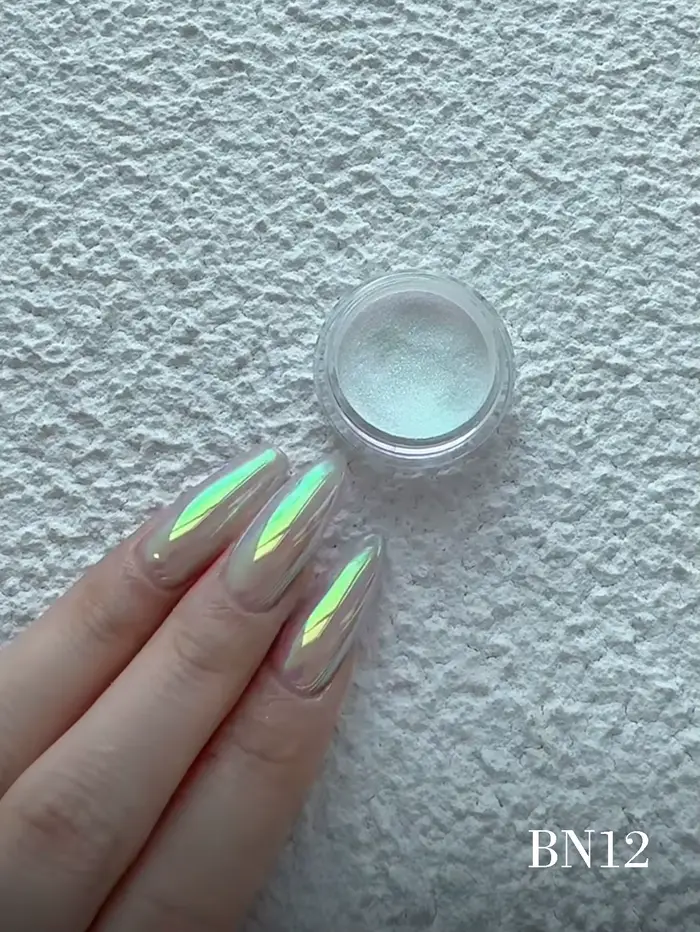 Poudre à ongles chromée aurore irisée