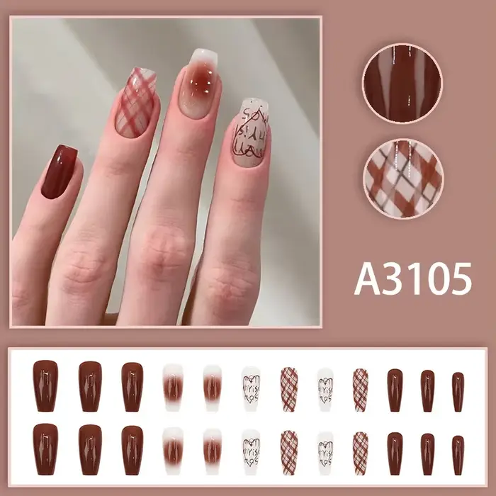 Faux ongles avec lettre caramel et MSI autocollante