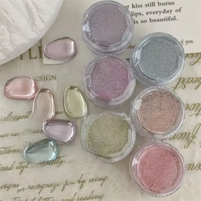Manucure Super Flash riche en pigments effet miroir scintillant ongles brillant été