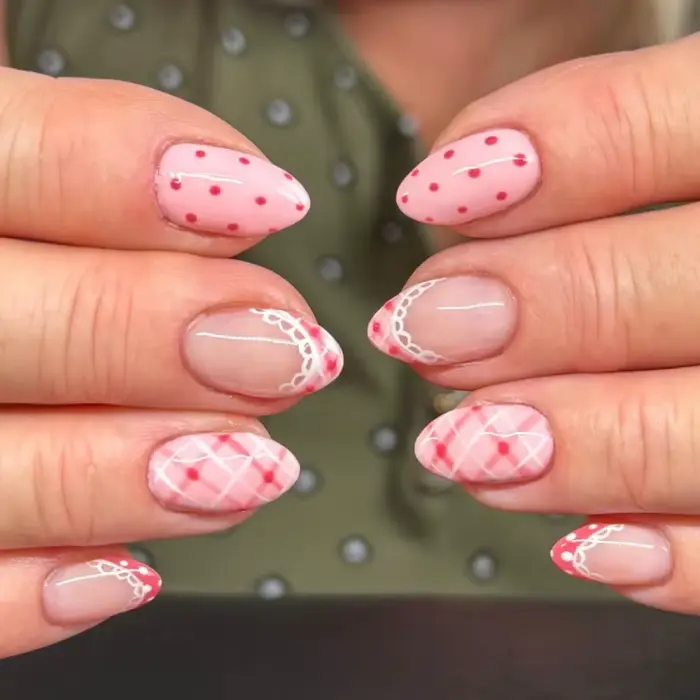 Faux ongles amande blancs rayés simples