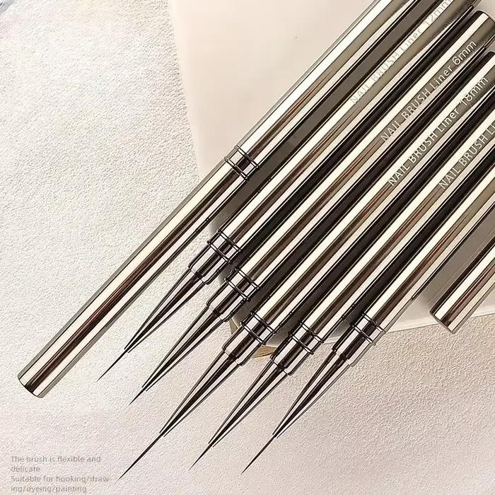 Pinceaux pour revêtement d'ongles