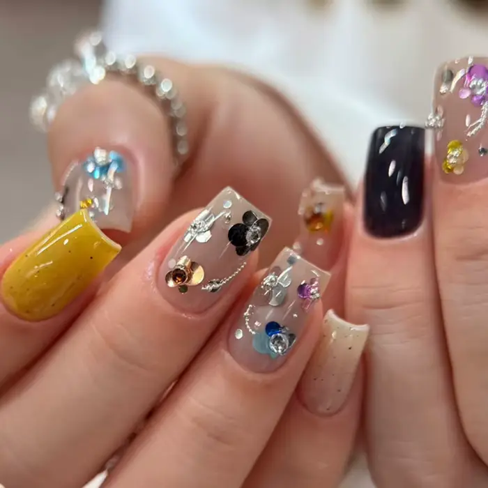 1 boîte de paillettes pour ongles en forme de fleurs 3D colorées