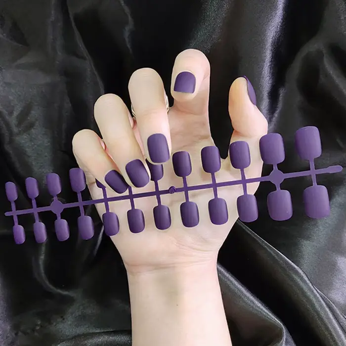 Ongles Courts et Simples pour Manucure