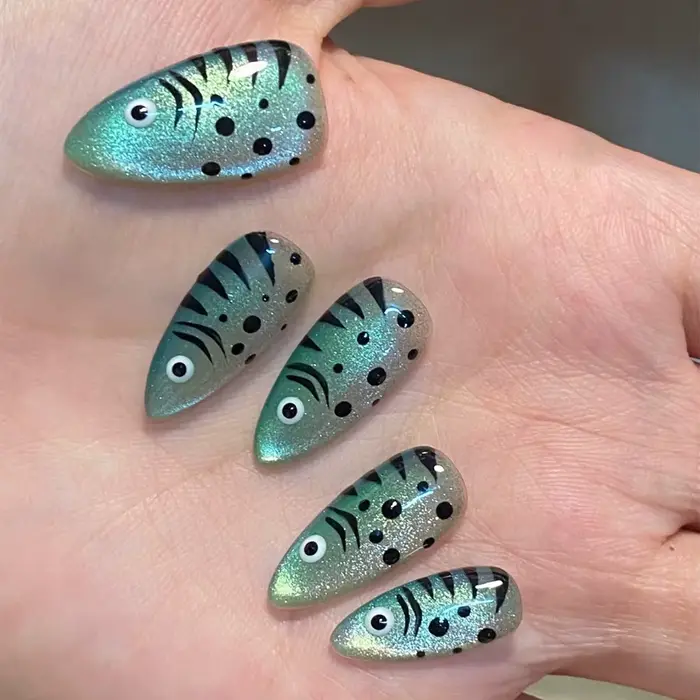 Océan coloré petit poisson presse sur ongles tête d'amande épicé filles été faux ongles couverture c