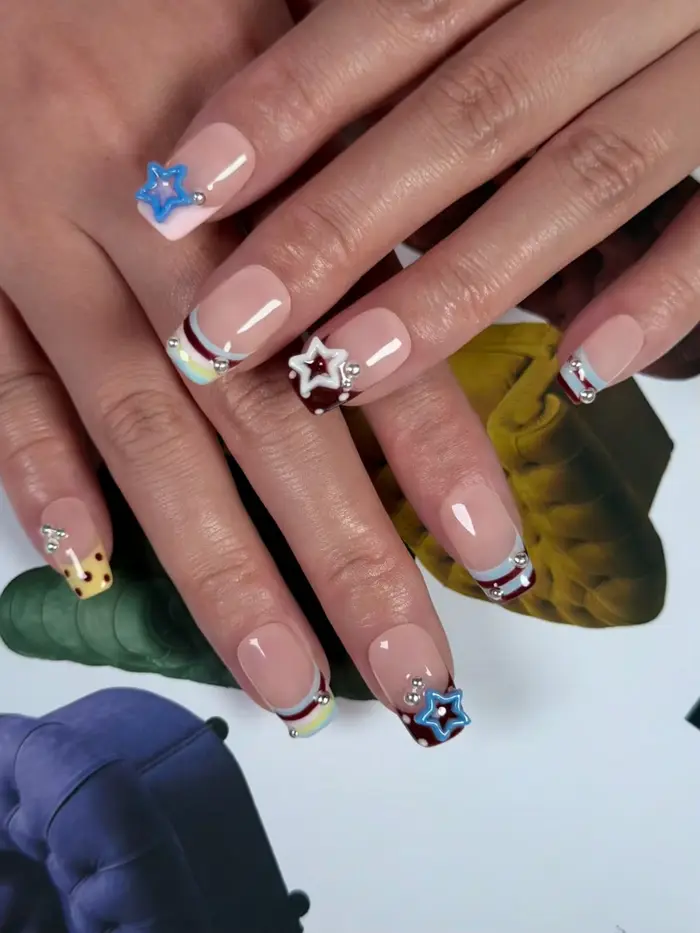 10 faux ongles carrés courts à motifs étoiles et pois colorés faits à la main, à presser, couvrants,