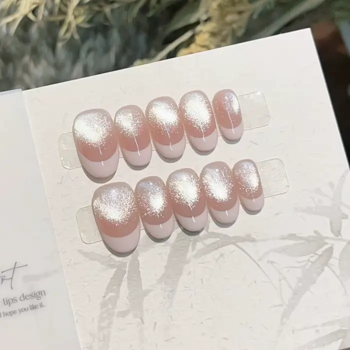 Faux ongles français de longueur moyenne faits à la main, bouts d'ongles roses français, bouts arron