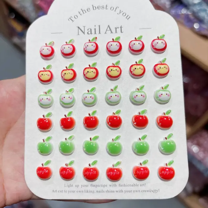 100 pièces/paquet de breloques pour ongles en forme de pomme de dessin animé 9×12mm - Décorations d'ongles en résine