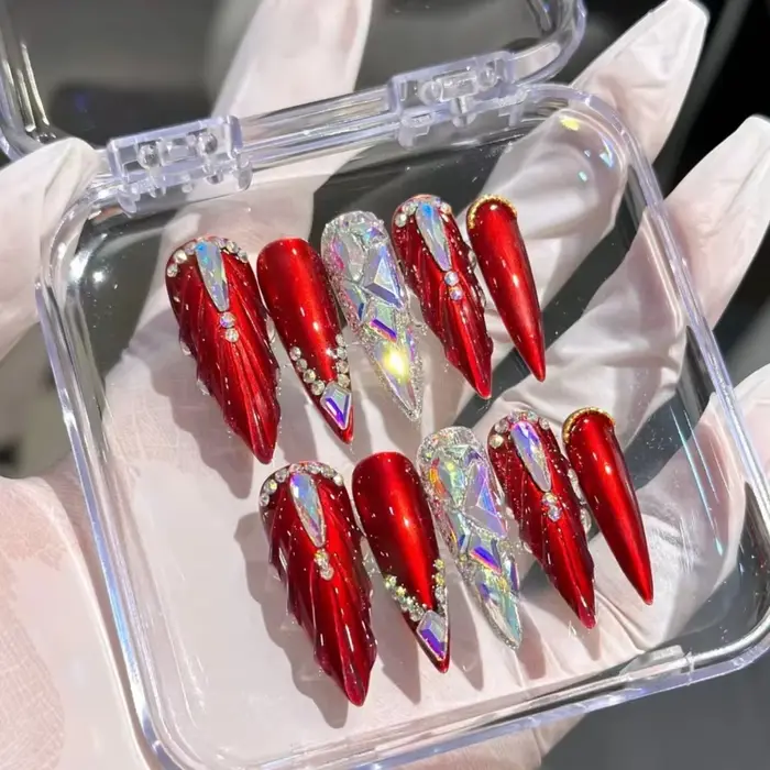 Faux ongles de Noël faits à la main, patients en queue de poisson de luxe, nouvel an festif, patchs 