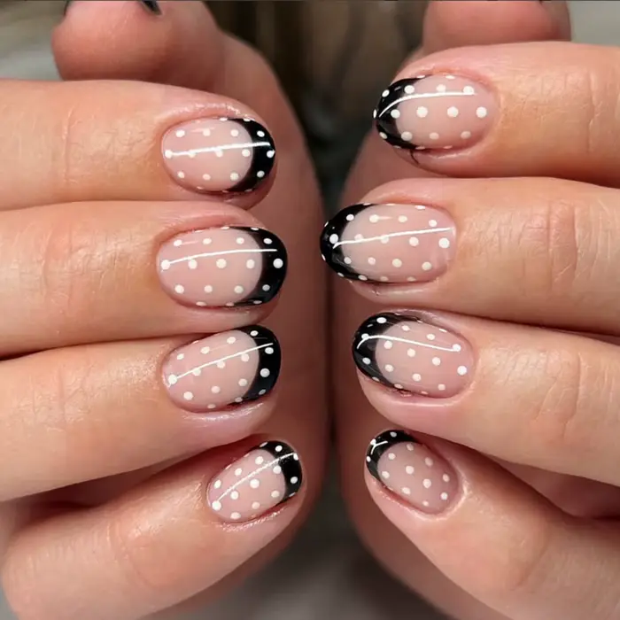 Faux ongles français noirs, 24 pièces, courts, ronds, à presser, imprimés de pois blancs, couleur nu