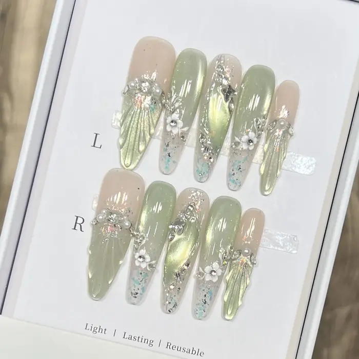 Faux ongles longs en amande