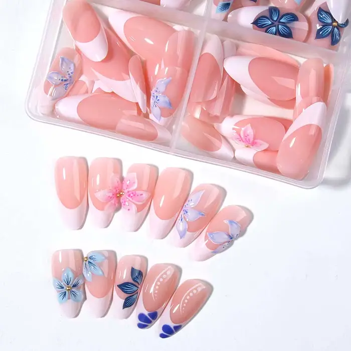 96 pièces par ensemble. Faux ongles blancs en gel 3D en forme d'amande