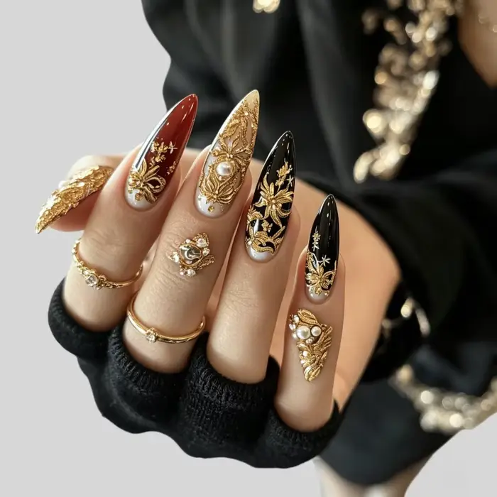 24 faux ongles noirs et rouges avec accents dorés