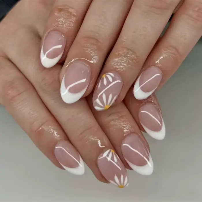Lovely Bee Little Flowers Summer Nail Art Yellow French Short Almond Fake Nails Detachable Finished