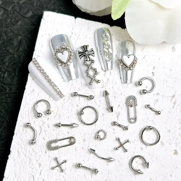 30 pièces classique rétro boule ronde flèche incurvée Rivet ongles breloques 3D tricolore broche croix Nail Art