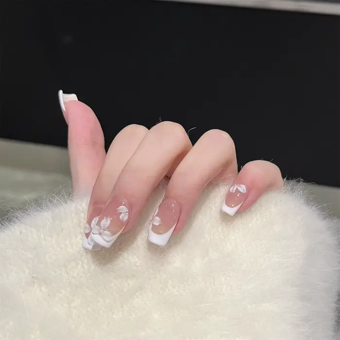 Faux ongles français faits à la main