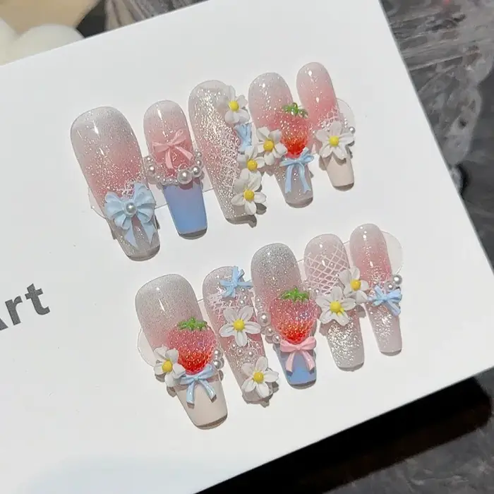 Mignon 3D fraise fleur Blush press-on ongles doux été rose bleu arc perles français Nail Art oeil de chat paillettes
