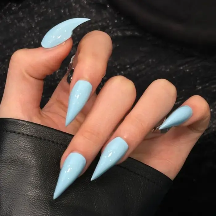 Faux ongles longs à talon aiguille