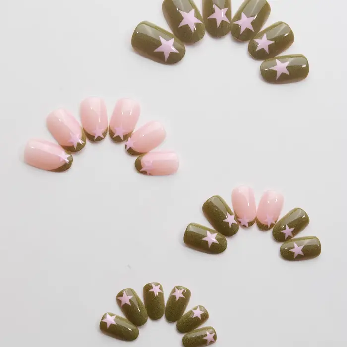 Faux ongles avec finition brillante