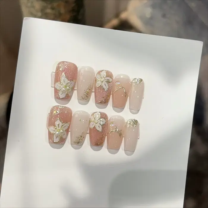 Faux ongles mats faits à la main
