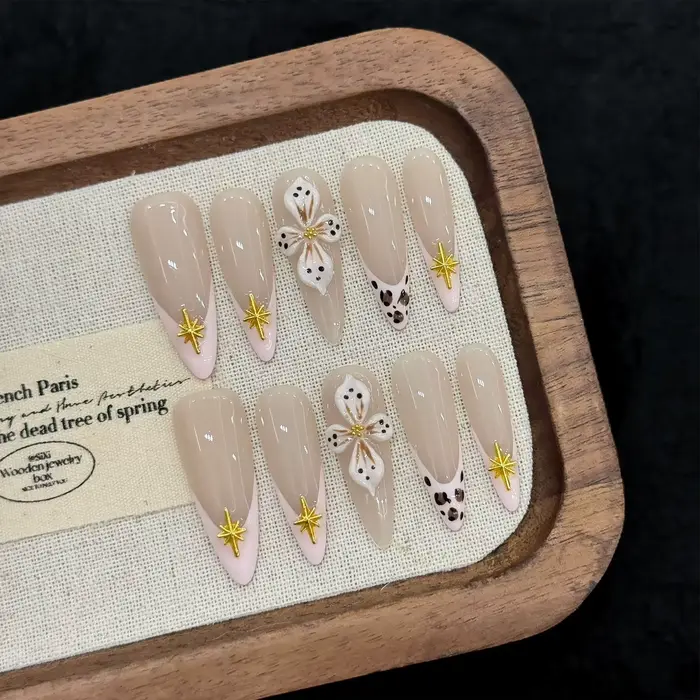 Presse à la main sur les ongles amande faux ongles 3D fleur décor mode paillettes Nail Art portable 