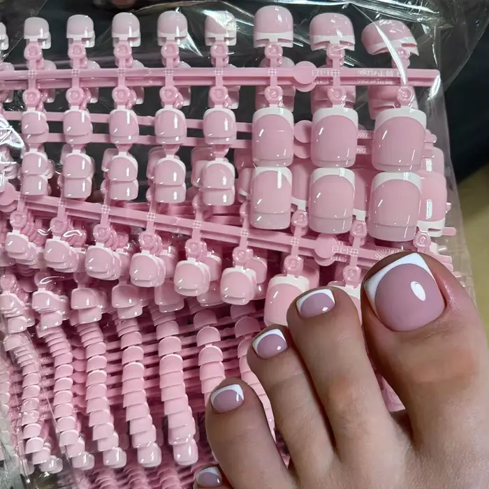 120 faux ongles carrés courts pour les orteils, roses, style French, en gel souple, à presser, avec 