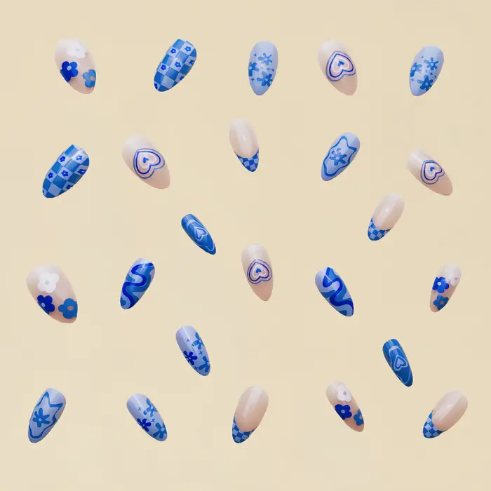 Faux ongles en forme de cœur bleu ciel