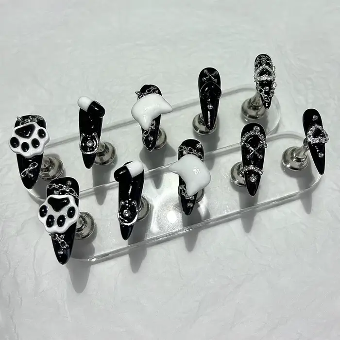 Faux ongles à presser faits main Kawaii Y2K Gyaru noir et blanc à pointe longue