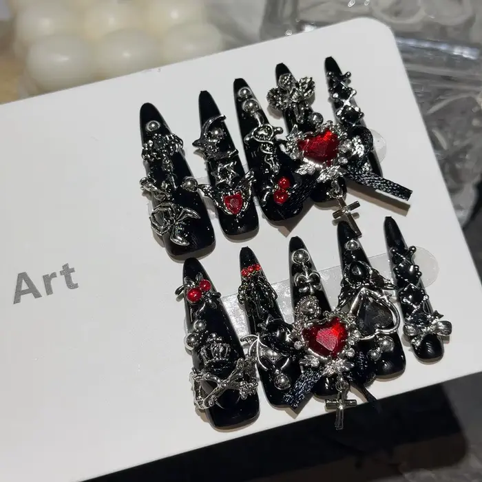 Menhera Y2K Spice Girls Faux Ongles à Presser Faits Main Noirs et Rouges à Pointe Longue, Motifs Cro