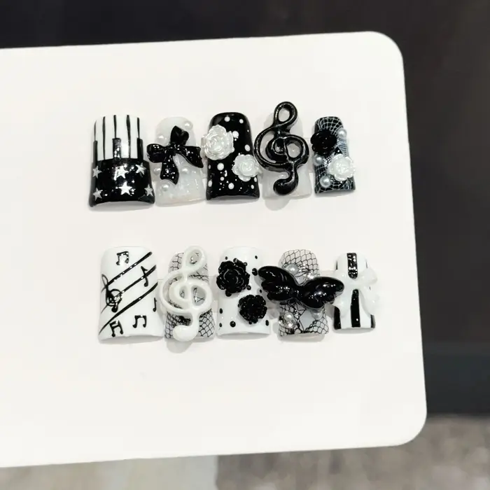 10 faux ongles faits à la main de type bec de canard