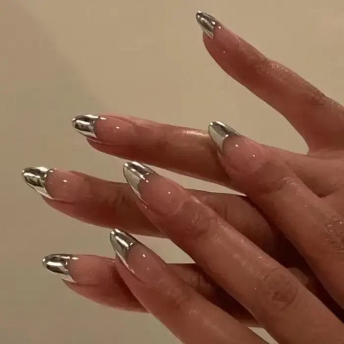 24 faux ongles amande, style français