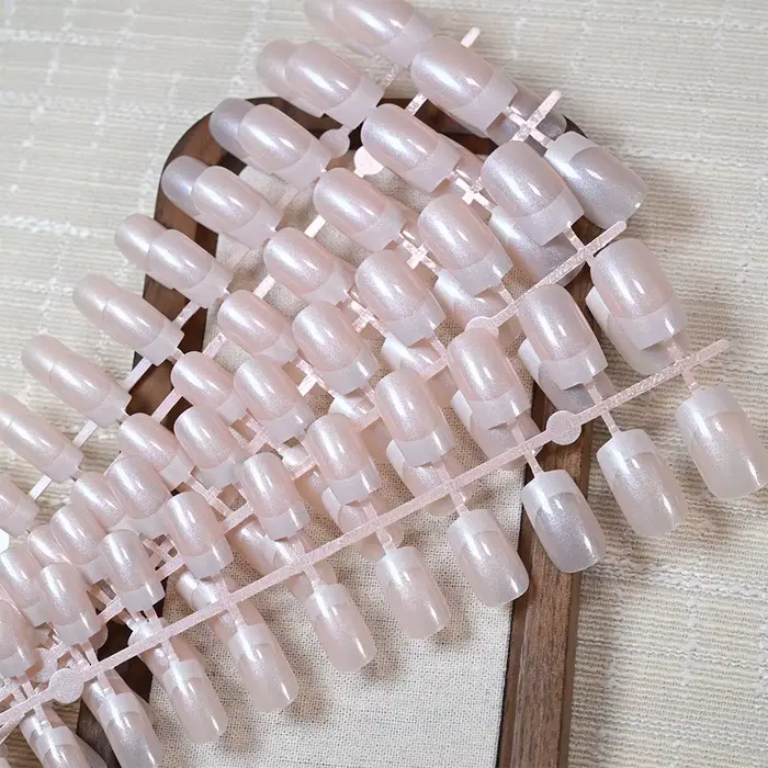 Faux ongles français nacrés brillants