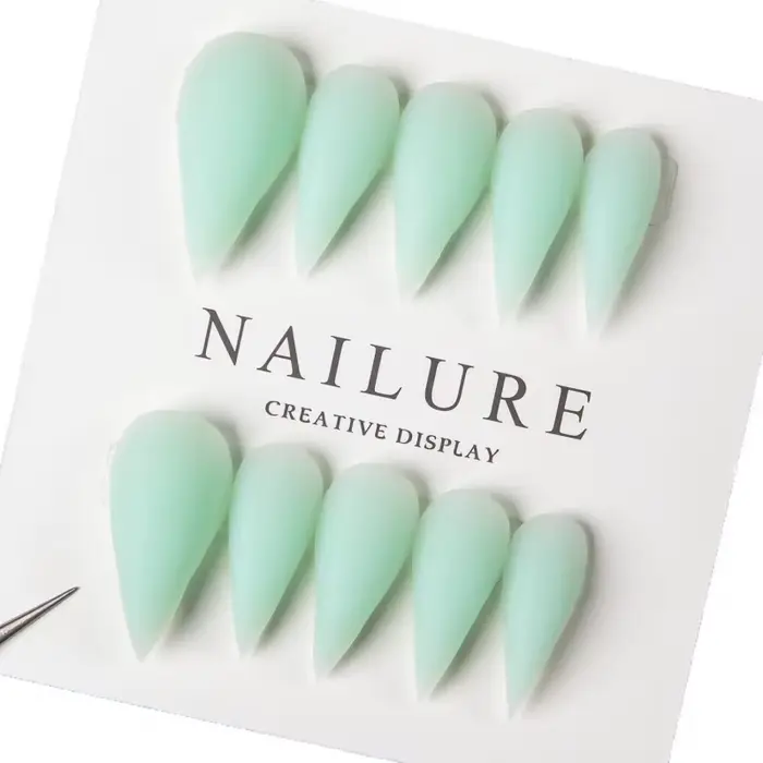 Faux ongles longs à presser