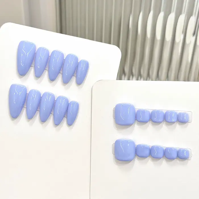 10 faux ongles press-on faits à la main