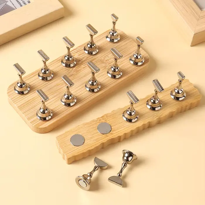 Support de pratique magnétique pour ongles