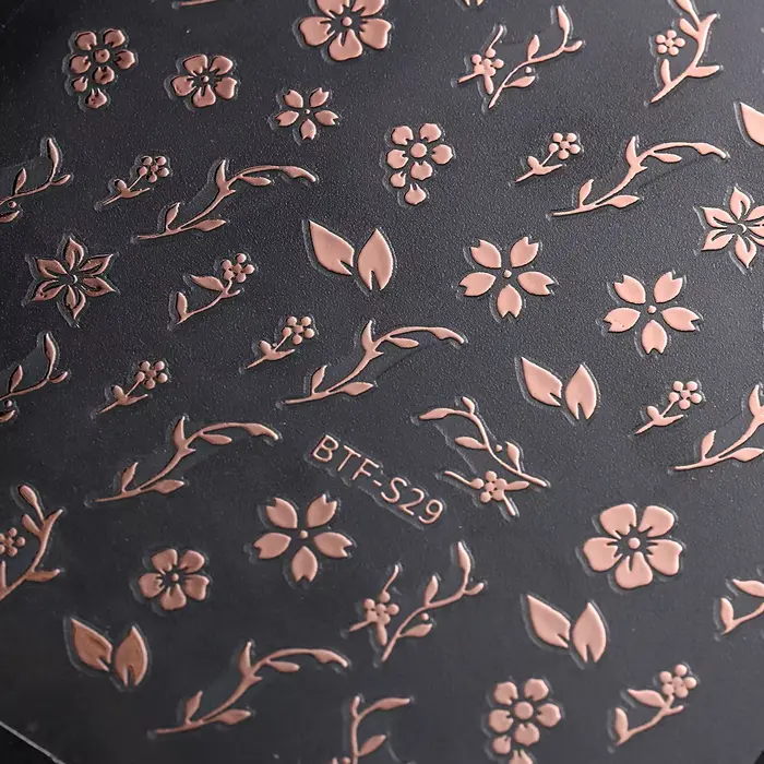 Autocollants pour ongles en forme de fleur dorée - Design feuille