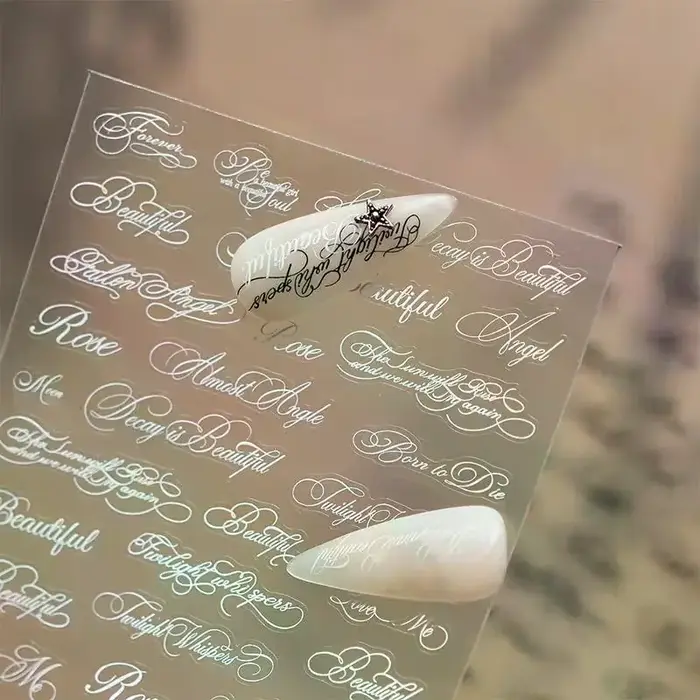 Autocollants pour ongles en lettres anglaises noires et blanches